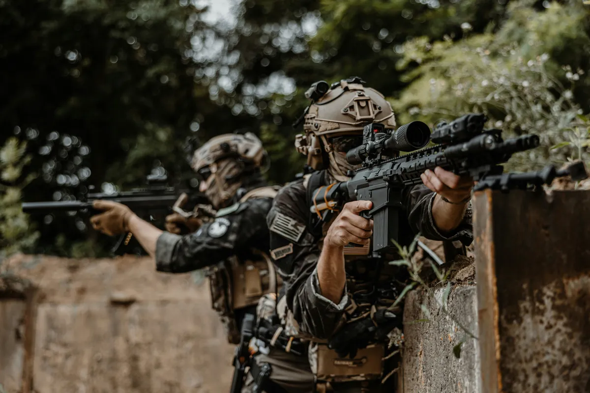 Operatori airsoft in azione